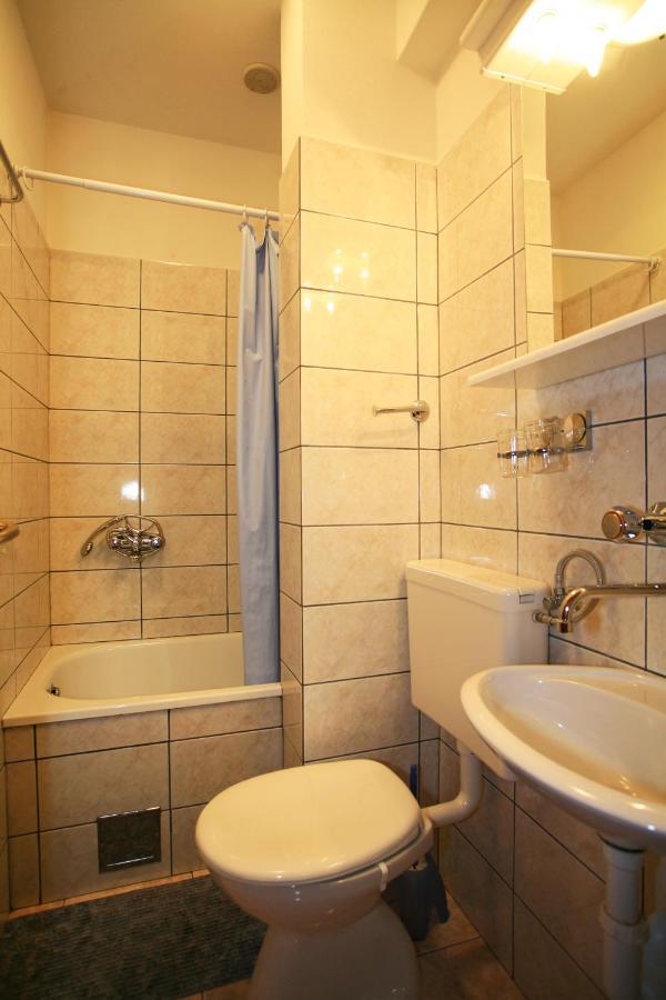 Apartment & Room Dinka, Krk 克尔克 外观 照片