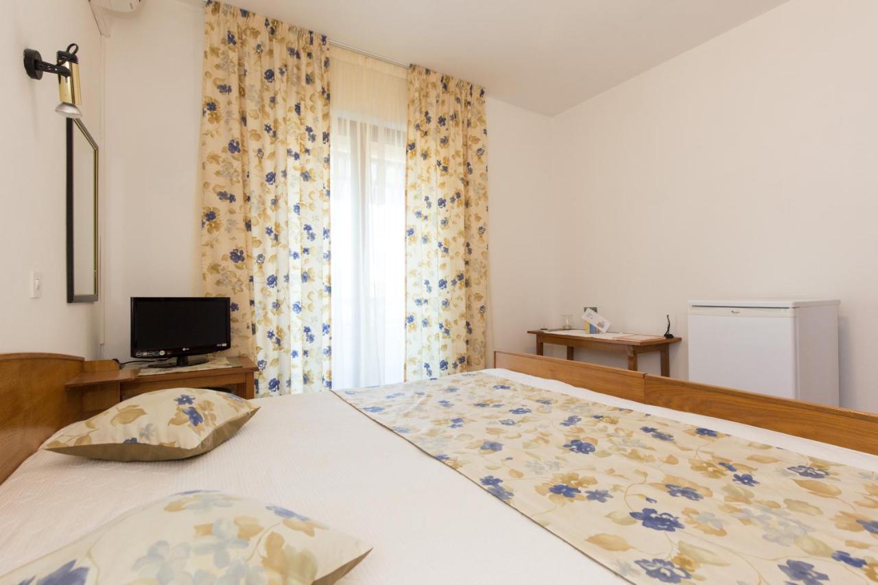 Apartment & Room Dinka, Krk 克尔克 外观 照片