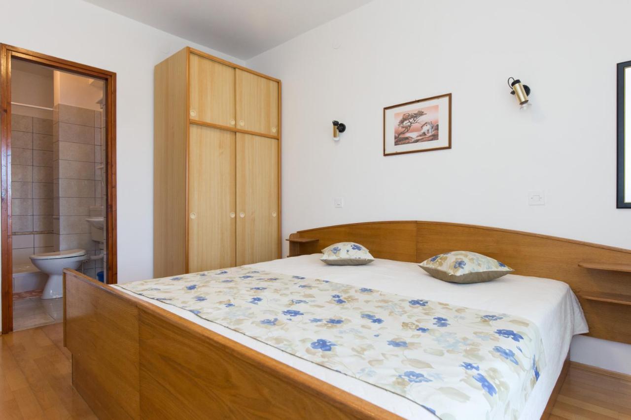 Apartment & Room Dinka, Krk 克尔克 外观 照片