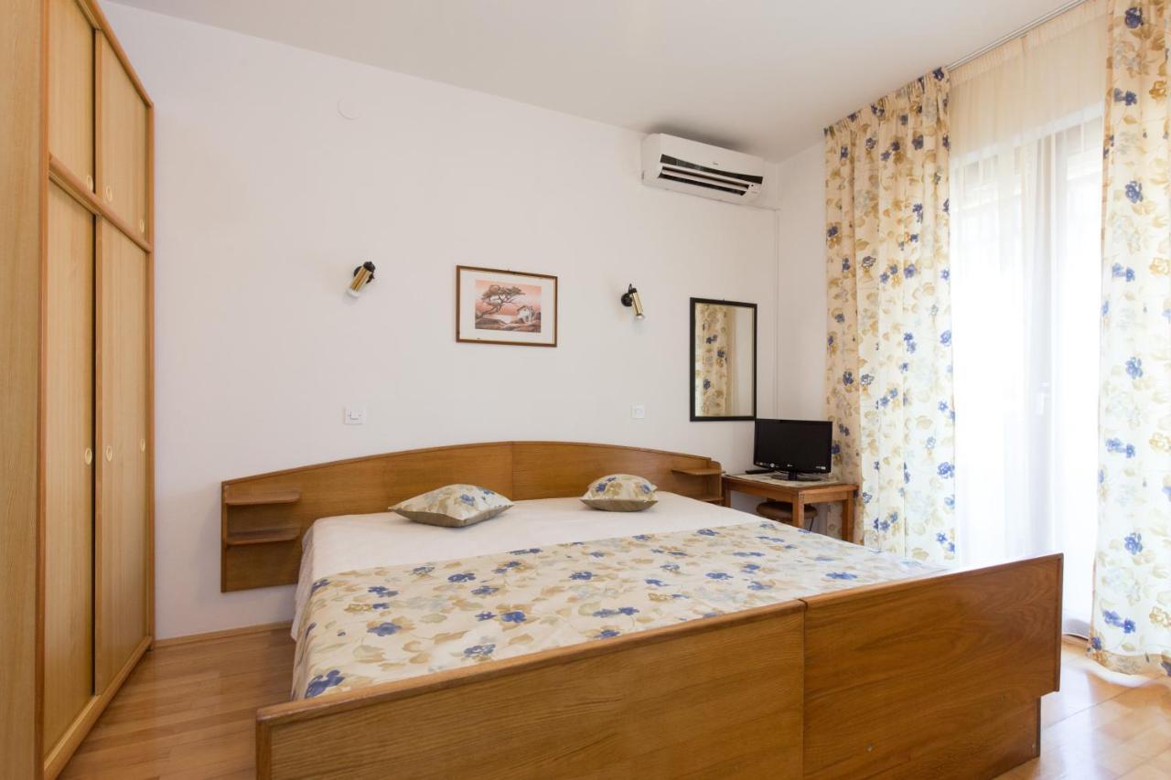 Apartment & Room Dinka, Krk 克尔克 外观 照片